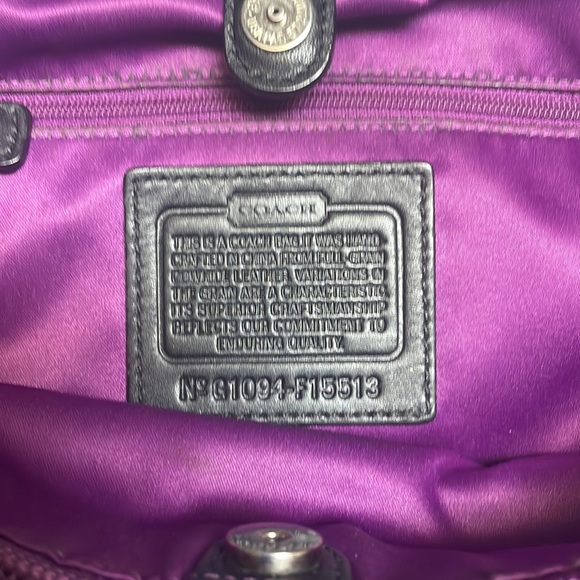 Black Coach purse with lots of storage pockets, good used condition - Picture 4 of 5